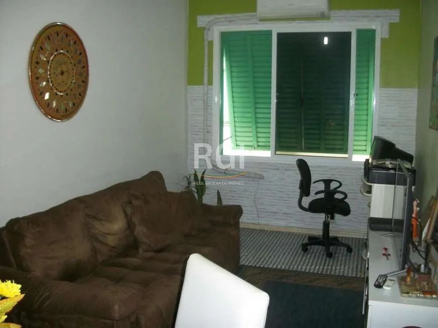 Apartamento de 02 dormitórios no bairro São João ao lado do Bourbon Shopping da Assis Brasil. Transp