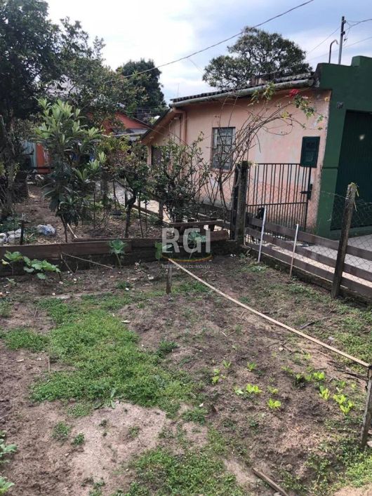 Excelente Terreno 319,00 m² medindo 11 x 29 a uma quadra da Campos Velho. ( Com chale de Madeira e G