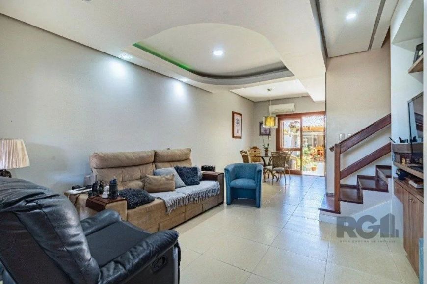 Casa de 3 dormitórios no bairro Cavalhada