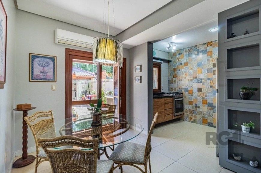 Casa de 3 dormitórios no bairro Cavalhada