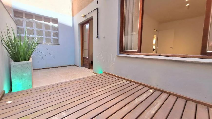 DESOCUPADO!!! ACONCHEGANTE E SILENCIOSO APARTAMENTO 1 DORMITÓRIO TÉRREO ESTILO GARDEN, SEMI MOBILIAD