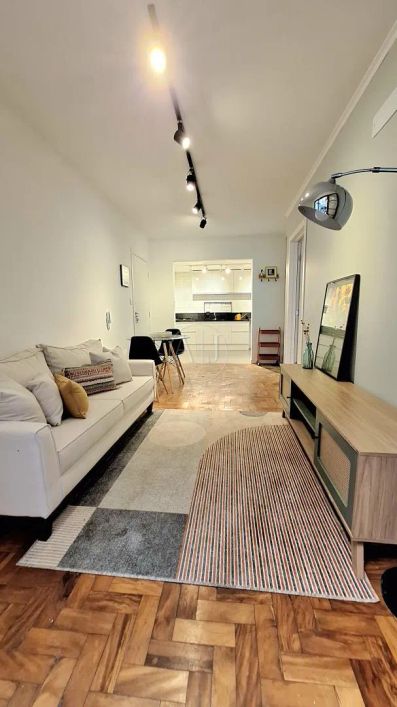 DESOCUPADO!!! ACONCHEGANTE E SILENCIOSO APARTAMENTO 1 DORMITÓRIO TÉRREO ESTILO GARDEN, SEMI MOBILIAD