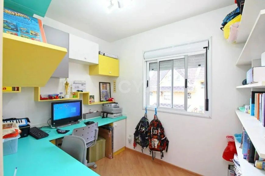 Casa 4 dormitórios em condomínio no bairro Teresópolis em Porto Alegre