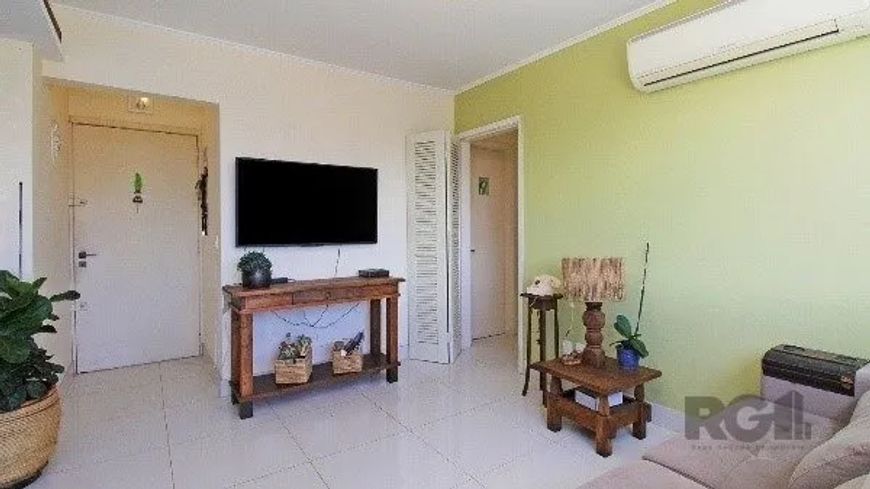 Apartamento com 2 dormitórios, living para 2 ambientes, cozinha americana, área de serviço, dependên