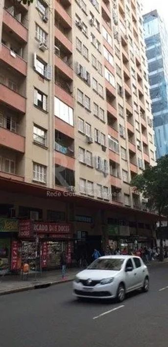 Apartamento 94 metros quadrados, localizado no centro de Porto Alegre, 3° andar com 3 dormitórios, c