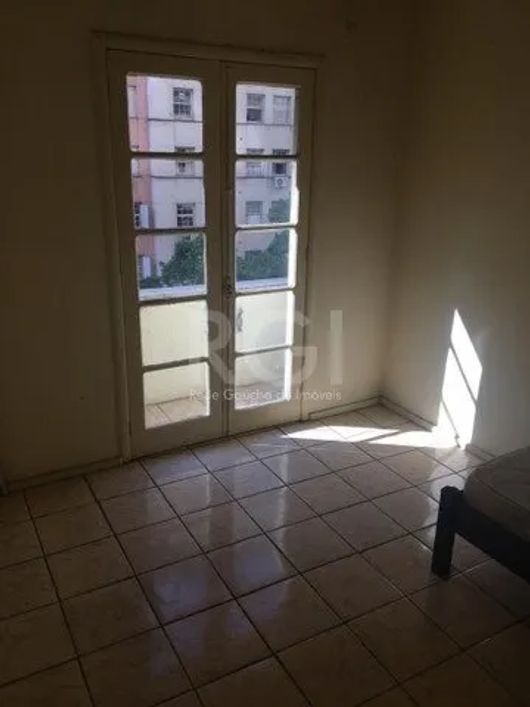 Apartamento 94 metros quadrados, localizado no centro de Porto Alegre, 3° andar com 3 dormitórios, c