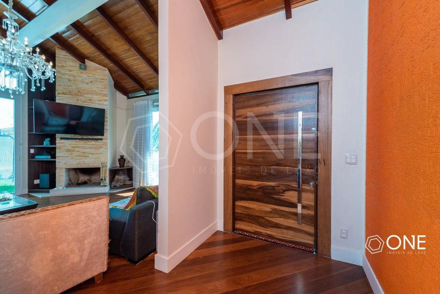Casa de 4 quartos no bairro Chácara das Pedras.