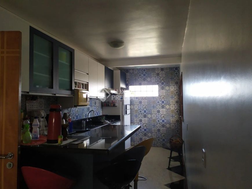 Edifício Comercial à Venda no Bairro Rubem Berta com Área de 412 m²