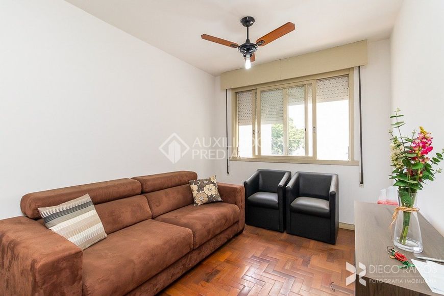 Apartamento mobiliado de 1 dormitório, no bairro Menino Deus.