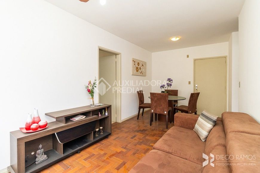 Apartamento mobiliado de 1 dormitório, no bairro Menino Deus.