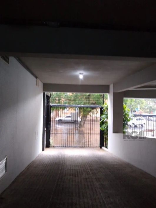 Apartamento 2 dormitórios, sala 2 ambientes, cozinha americana, área de serviço, mobiliado.. Com 1 v
