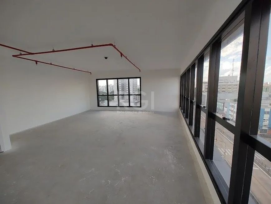 Sala comercial nova, na Av. Érico Veríssimo, posição frente, no Empreendimento Greenwich. Dispõem de