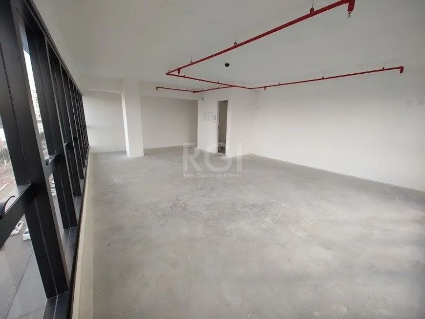 Sala comercial nova, na Av. Érico Veríssimo, posição frente, no Empreendimento Greenwich. Dispõem de