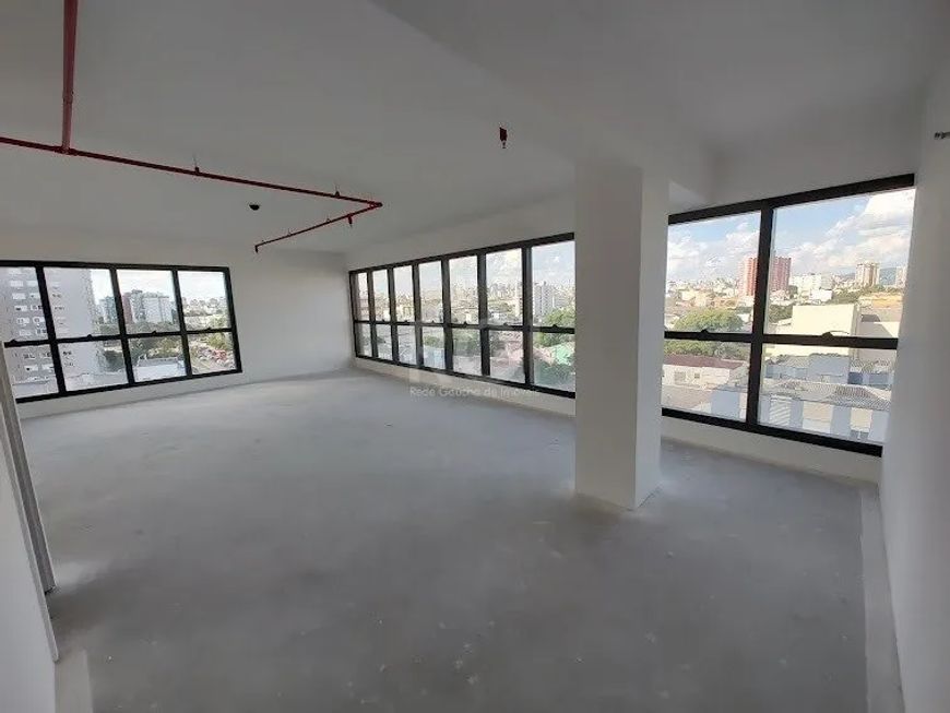 Sala comercial nova, na Av. Érico Veríssimo, posição frente, no Empreendimento Greenwich. Dispõem de