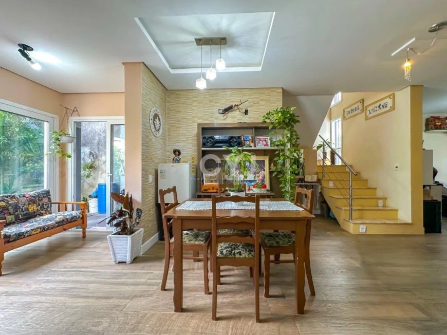 Casa com 3 quartos no bairro Sarandi.