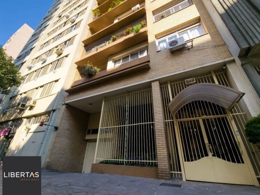 Apartamento, 3 quartos, 1 suite, dependência de empregada, elevador - Centro His