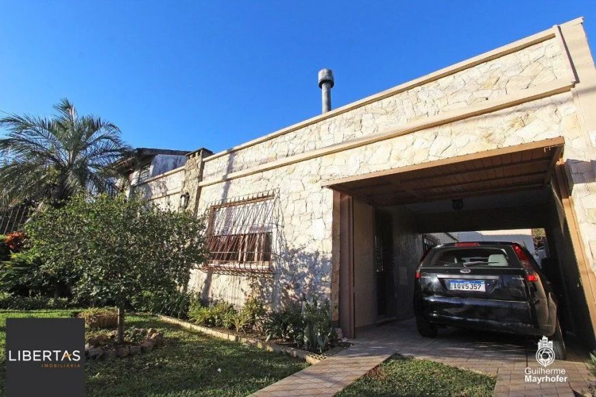 Casa no bairro Cavalhada de 3 dormitórios e amplo pátio