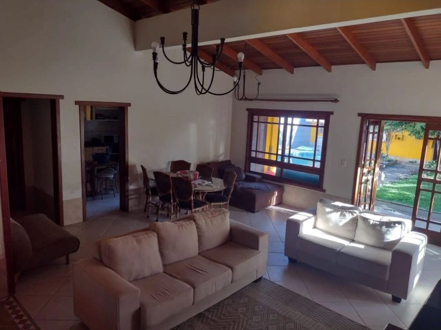 Casa para Venda - 693.6m², 5 dormitórios, sendo 3 suites, 4 vagas - Hípica