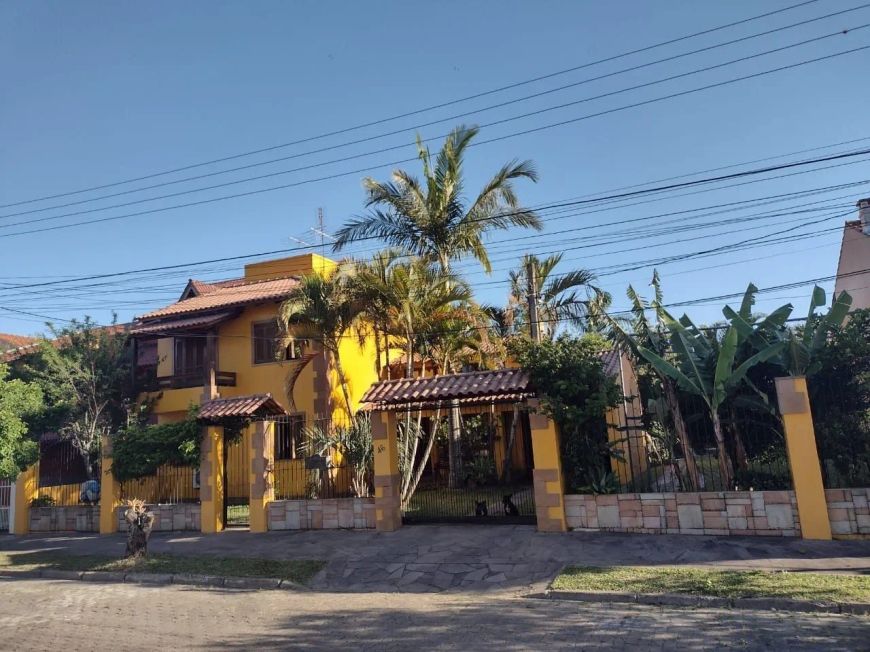 Casa para Venda - 693.6m², 5 dormitórios, sendo 3 suites, 4 vagas - Hípica