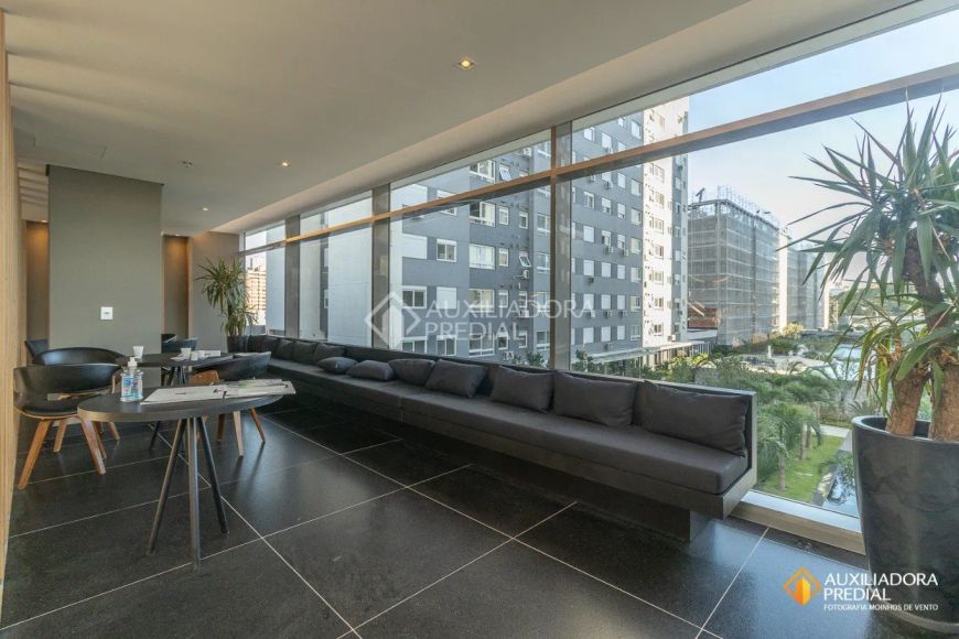 Bela Sala Comercial com piso- Grand Park Lindóia