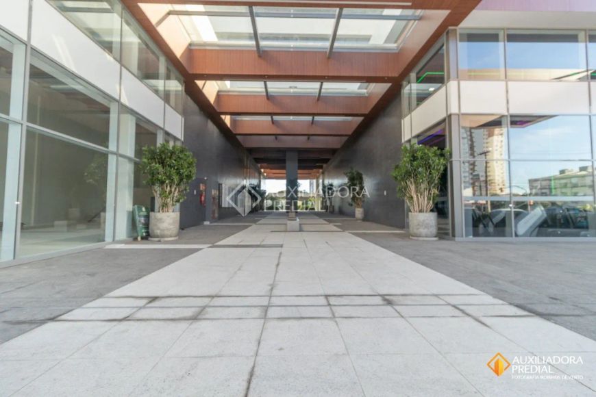 Bela Sala Comercial com piso- Grand Park Lindóia