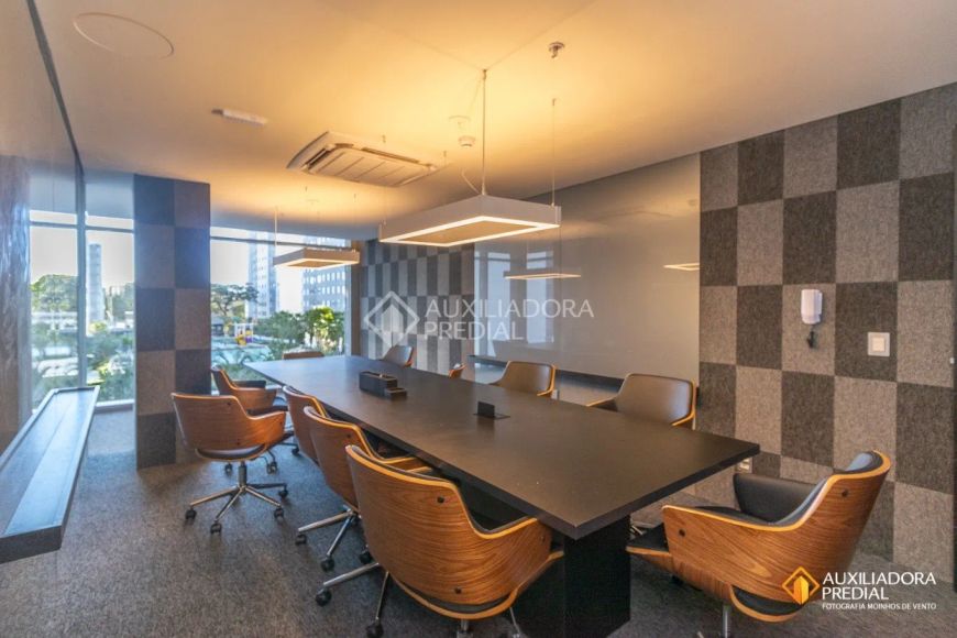 Bela Sala Comercial com piso- Grand Park Lindóia