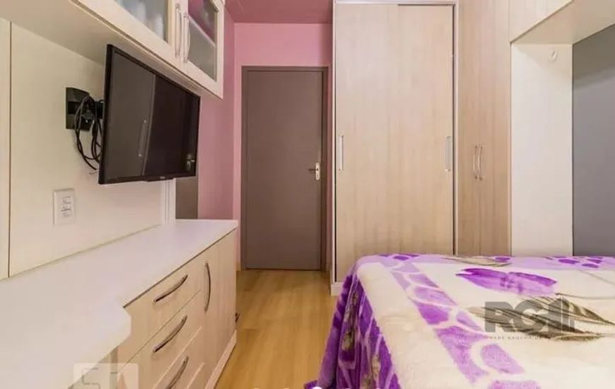 Otimo apartamento com living dois ambientes tres dormitorios, banheiro, cozinha com moveis sob medid