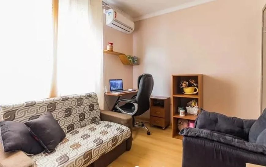 Otimo apartamento com living dois ambientes tres dormitorios, banheiro, cozinha com moveis sob medid