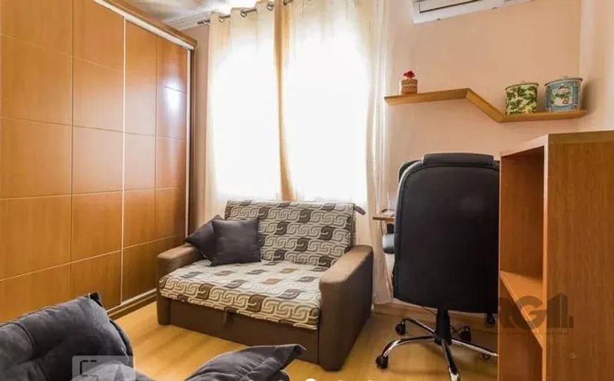 Otimo apartamento com living dois ambientes tres dormitorios, banheiro, cozinha com moveis sob medid