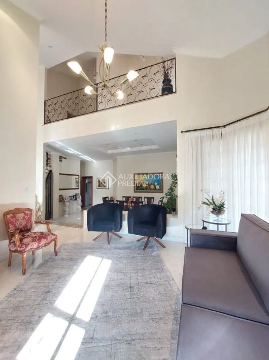 Casa de condomínio à venda no bairro Nonoai com 478 m² e 3 dormitórios/quartos.