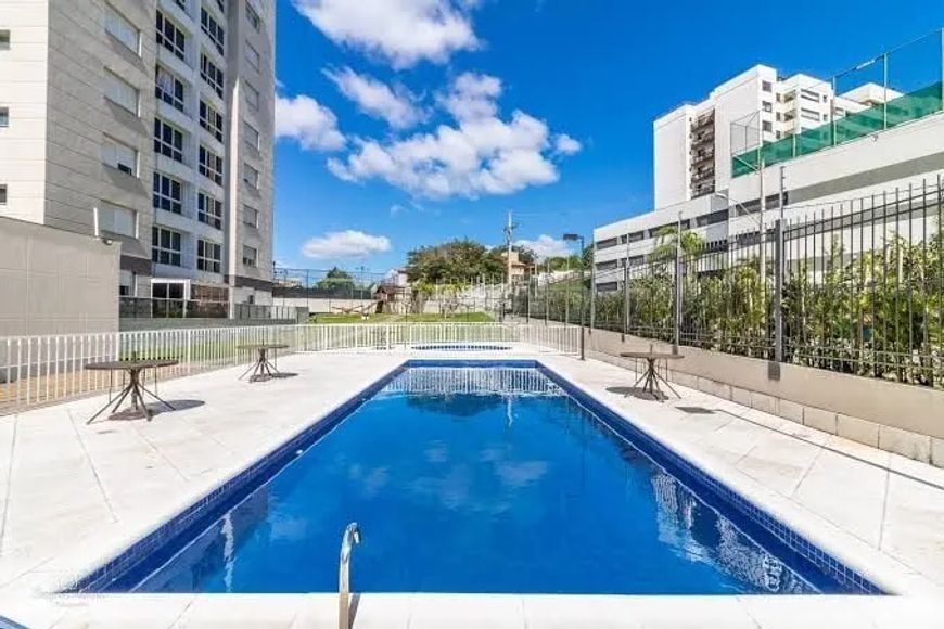 Apartamento semi mobilado, são 3 dormitórios, transformado em 2, sendo um suíte master com closet, a
