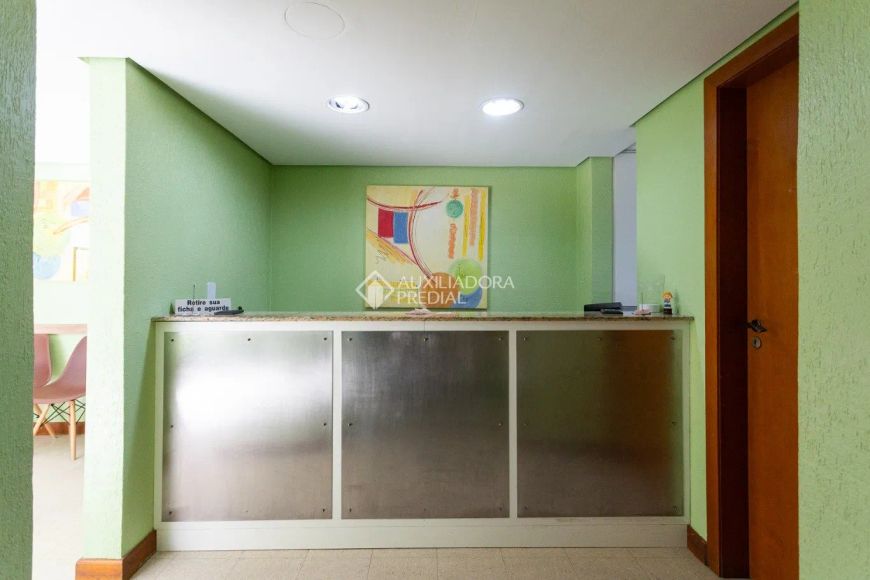 São duas salas integradas, totalizando 190 m² de área privativa. Atualmente são consultórios,