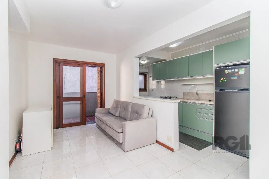 Excelente apartamento 2 dormitórios - 61 m2 - possui garagem - semi mobiliado, Living 2 ambientes co