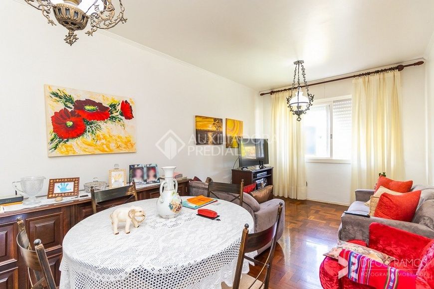 APARTAMENTO COM 2 DORMITÓRIOS, COM VISTA, EM CONDOMÍNIO COM 4 ELEVADORES, PORTARIA 24 HORAS.