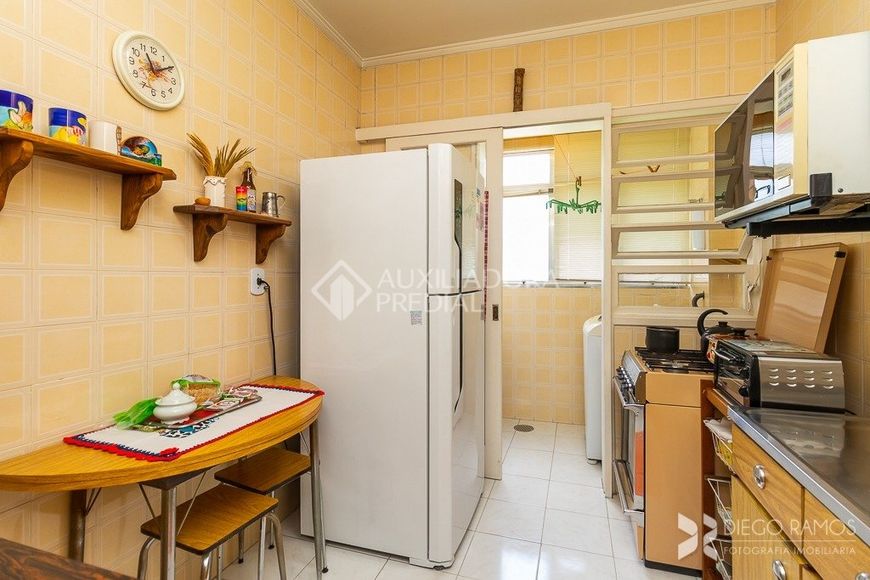 APARTAMENTO COM 2 DORMITÓRIOS, COM VISTA, EM CONDOMÍNIO COM 4 ELEVADORES, PORTARIA 24 HORAS.