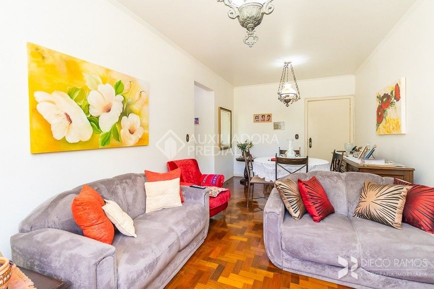 APARTAMENTO COM 2 DORMITÓRIOS, COM VISTA, EM CONDOMÍNIO COM 4 ELEVADORES, PORTARIA 24 HORAS.