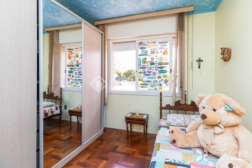 APARTAMENTO COM 2 DORMITÓRIOS, COM VISTA, EM CONDOMÍNIO COM 4 ELEVADORES, PORTARIA 24 HORAS.