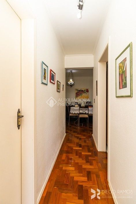 APARTAMENTO COM 2 DORMITÓRIOS, COM VISTA, EM CONDOMÍNIO COM 4 ELEVADORES, PORTARIA 24 HORAS.