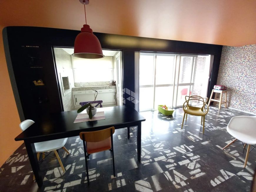 APARTAMENTO DE 3 DORM/QUARTOS COM 120,32m² BOX DUPLO DE GARAGEM E INFRA NO MENINO DEUS