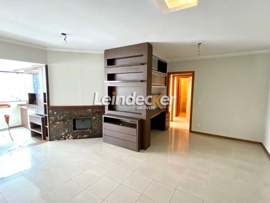 Apartamento de 2 Dormitórios no Menino Deus - Suíte, Sacada e 2 Vagas