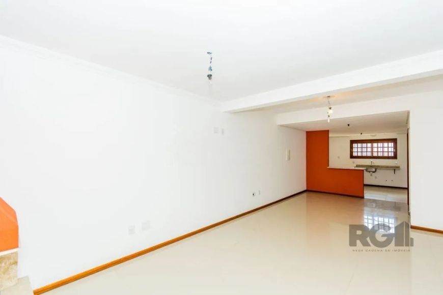 Excelente casa com 320m² no bairro Jardim Itu! O imóvel nunca habitado, composto por amplo living pa