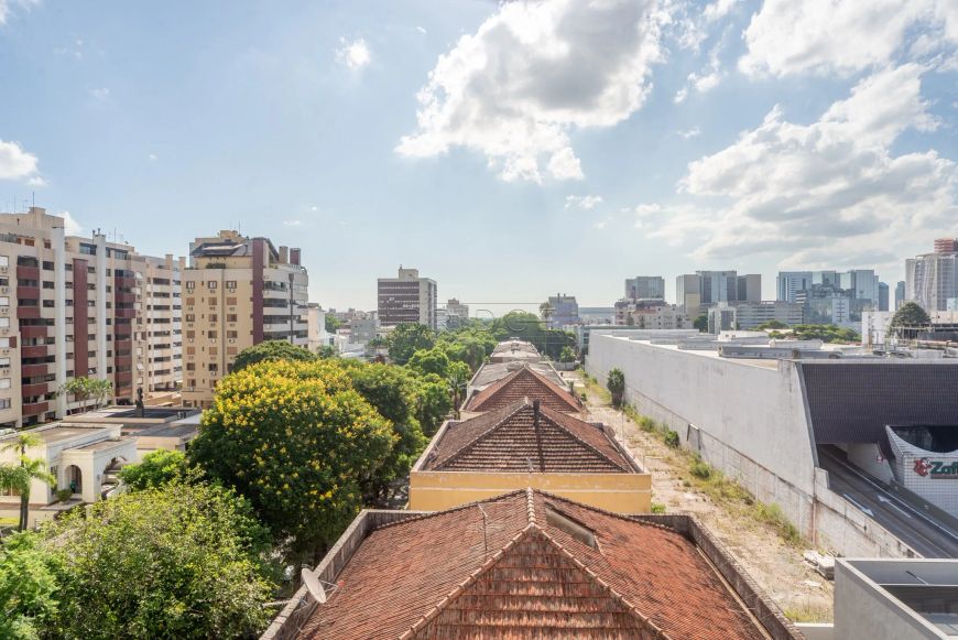 Imóvel para venda possui 132 metros quadrados com 3 quartos em Menino Deus - Porto Alegre - RS