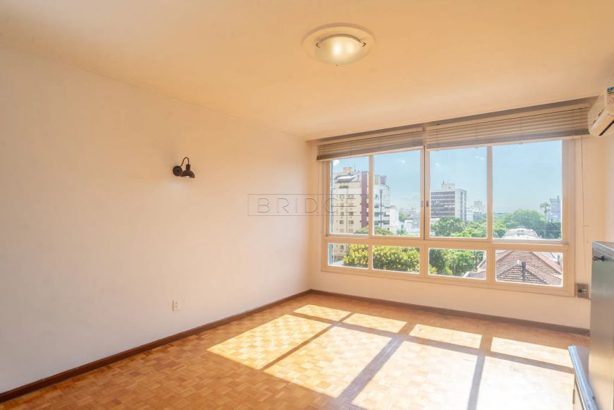 Imóvel para venda possui 132 metros quadrados com 3 quartos em Menino Deus - Porto Alegre - RS