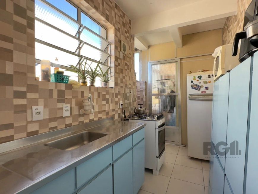 Apartamento de 117m², 3 dormitórios, sendo 1 com sacada integrada, living para dois ambientes, sala