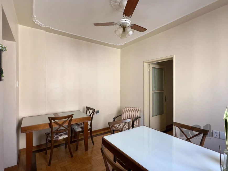 Apartamento de 117m², 3 dormitórios, sendo 1 com sacada integrada, living para dois ambientes, sala