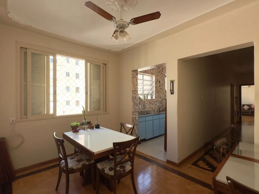 Apartamento de 117m², 3 dormitórios, sendo 1 com sacada integrada, living para dois ambientes, sala
