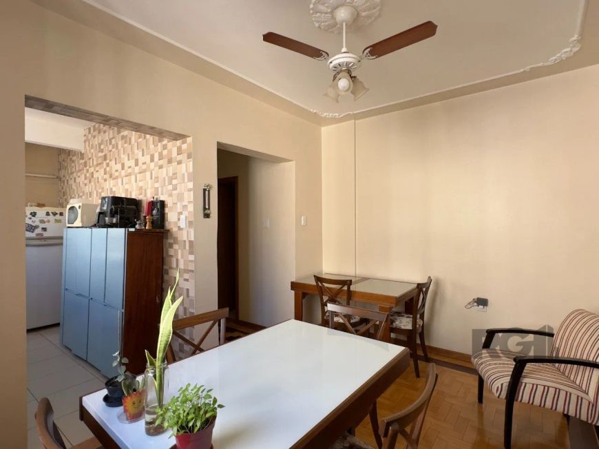 Apartamento de 117m², 3 dormitórios, sendo 1 com sacada integrada, living para dois ambientes, sala