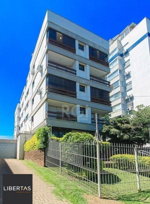Cobertura no bairro Petrópolis de 3 dormitórios terraço e 2 vagas