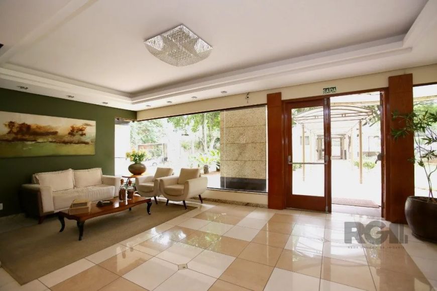 VENDE NO BAIRRO MOINHOS DE VENTO, APARTAMENTO DE 3 DORMITÓRIOS, SENDO 1 SUITE, BANHEIRO SOCIAL E BAN