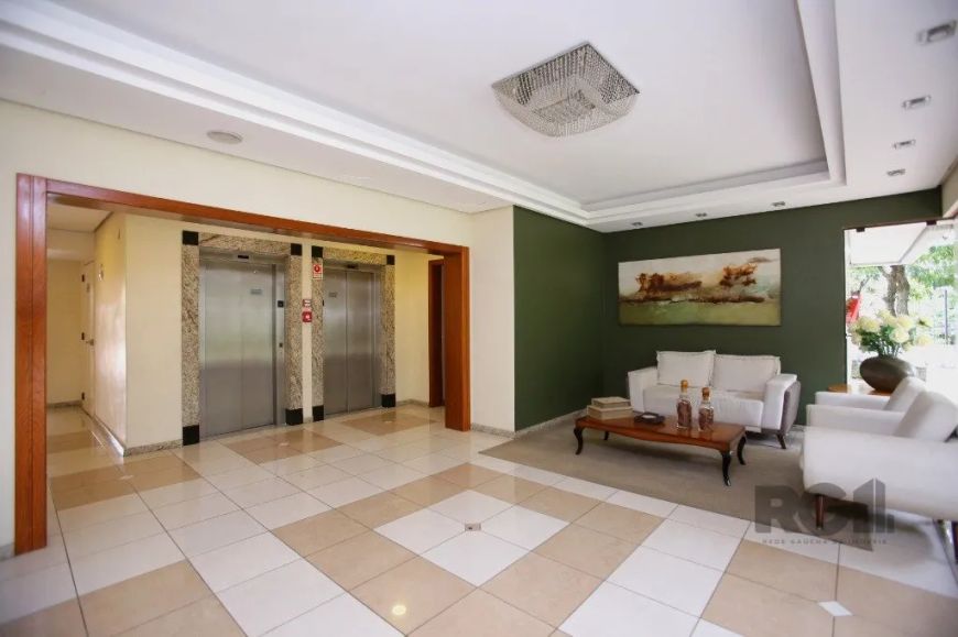 VENDE NO BAIRRO MOINHOS DE VENTO, APARTAMENTO DE 3 DORMITÓRIOS, SENDO 1 SUITE, BANHEIRO SOCIAL E BAN